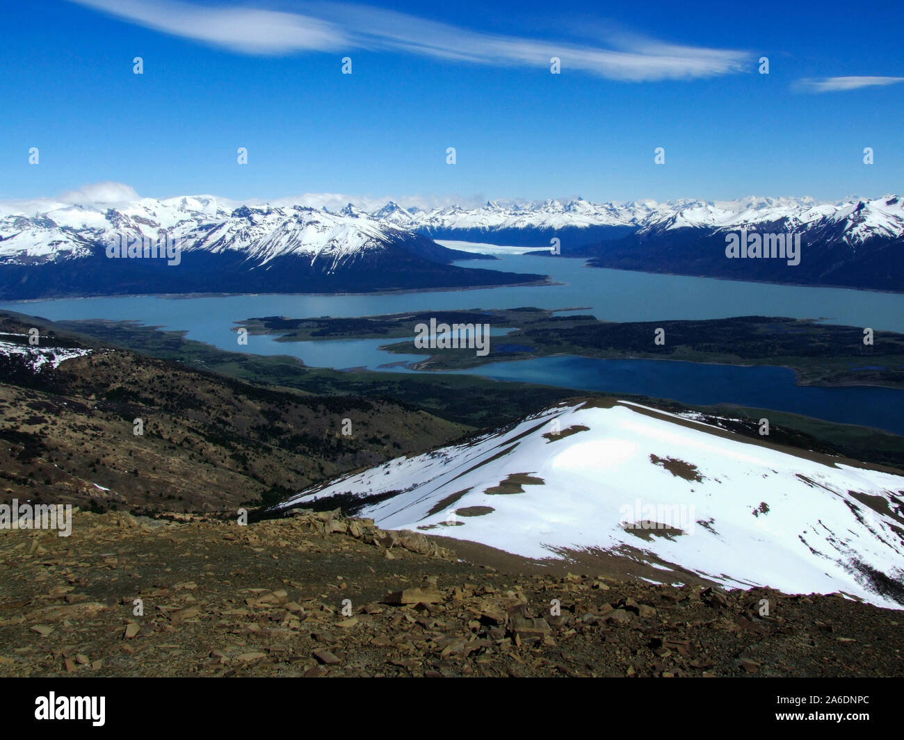 Patagonia, parco nazionale Los Glaciares, vista dal Cerro Cristales oltre il lago Roca e Brazo Sur del Lago Argentino verso il ghiacciaio Perito Moreno Foto Stock