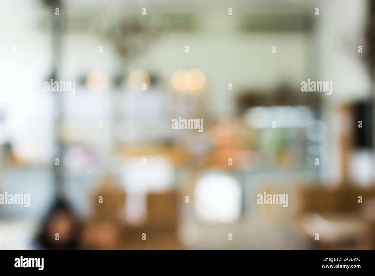 Cafe la sfocatura dello sfondo bokeh di fondo con luce. Ristorante abstract blur. Foto Stock