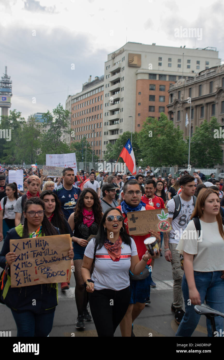 Il Cile proteste. La Marcha más grande de chile, più di 1 milioni di manifestanti Foto Stock