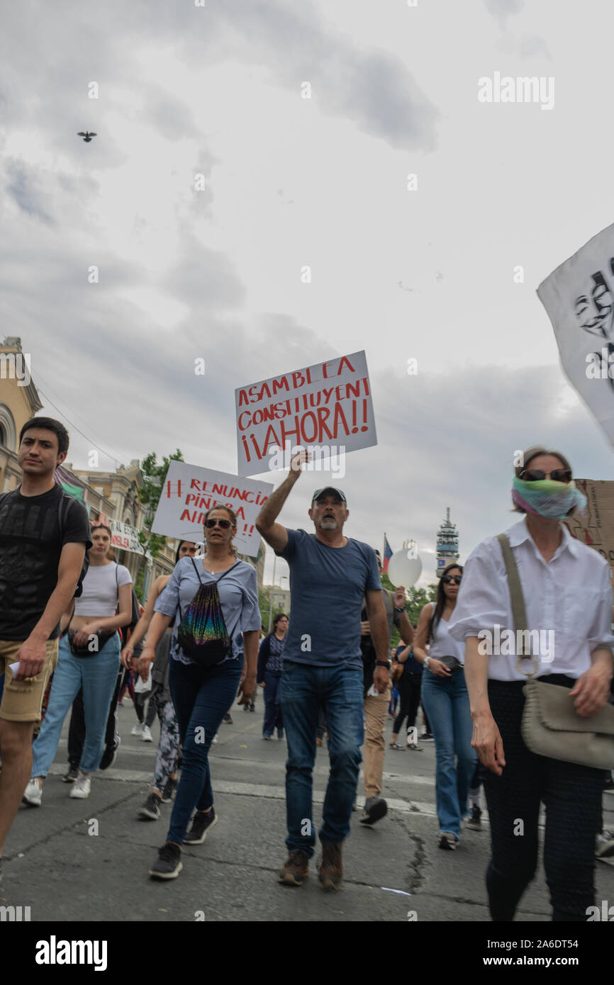 Il Cile proteste. La Marcha más grande de chile, più di 1 milioni di manifestanti Foto Stock