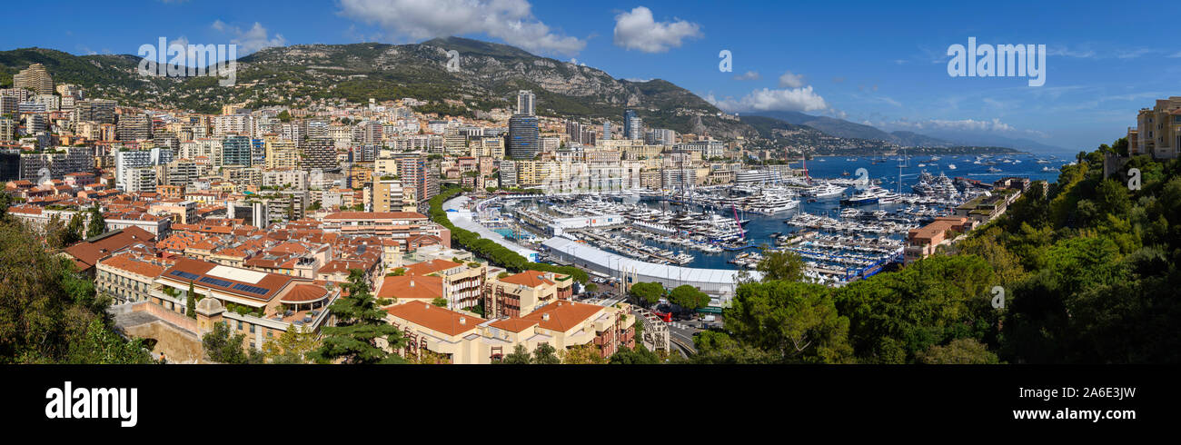 Panorama di La Condamine Monaco è il secondo più antico quartiere di Monaco. È noto per il suo caratteristico porto di ampio e costoso yachts. Foto Stock
