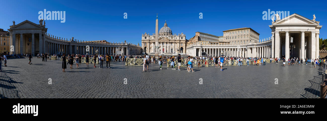 Vista panoramica della Piazza e nella Basilica di San Pietro Città del Vaticano Roma Italia Foto Stock