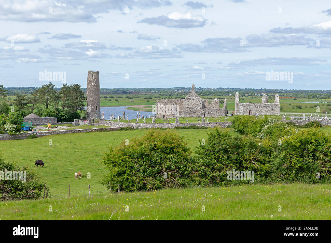 Una vista panoramica di Clonmacnoise, Repubblica di Irlanda. Foto Stock