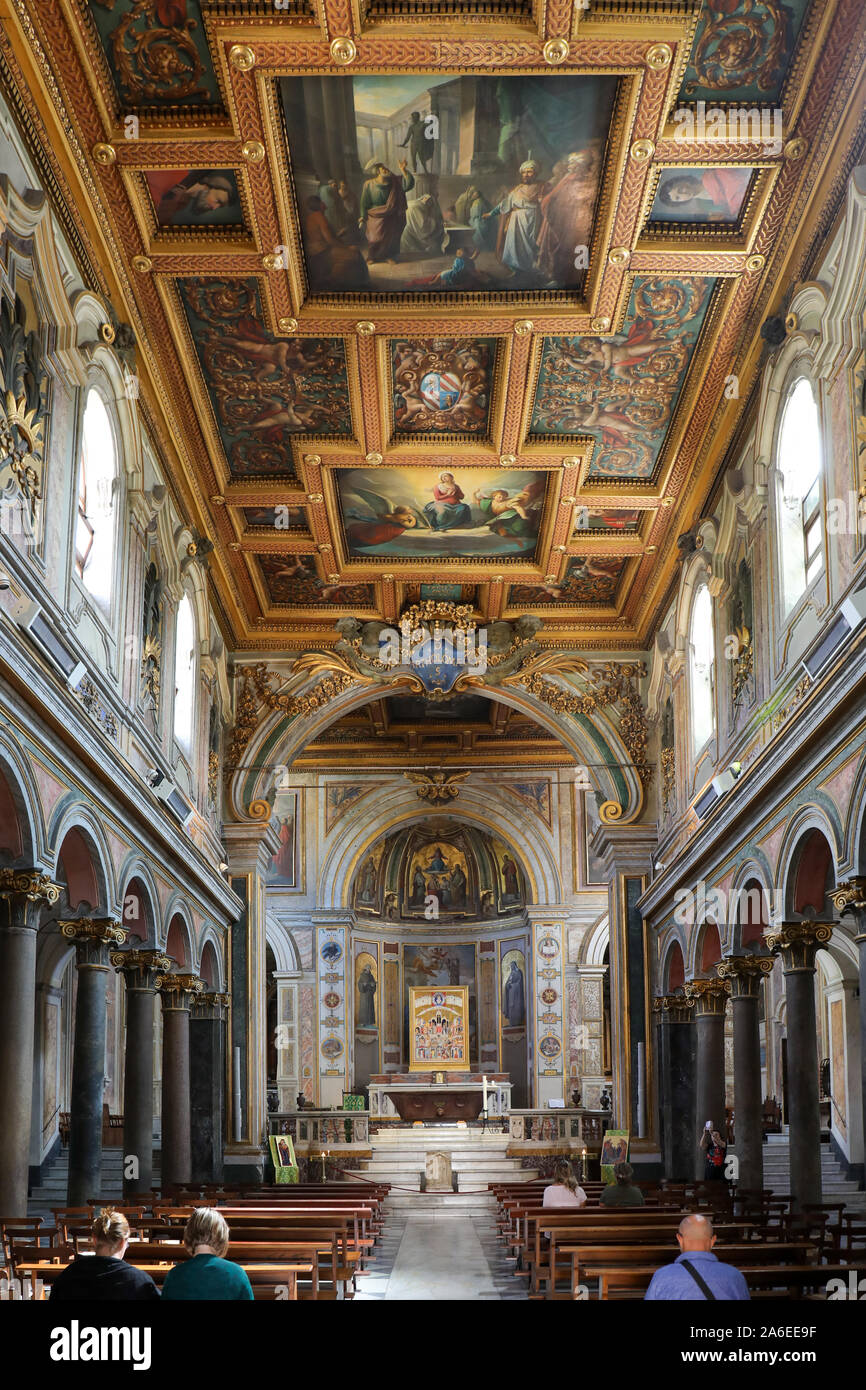 Basilica di San Bartolomeo all'Isola interno in Roma, Italia Foto Stock