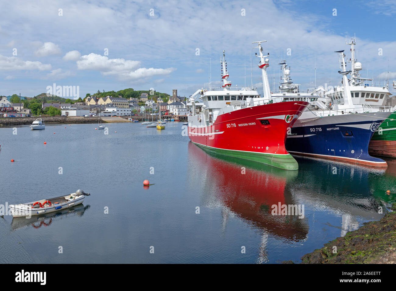 Imbarcazioni presso il porto di Killybegs in Donegal, Repubblica di Irlanda. Foto Stock