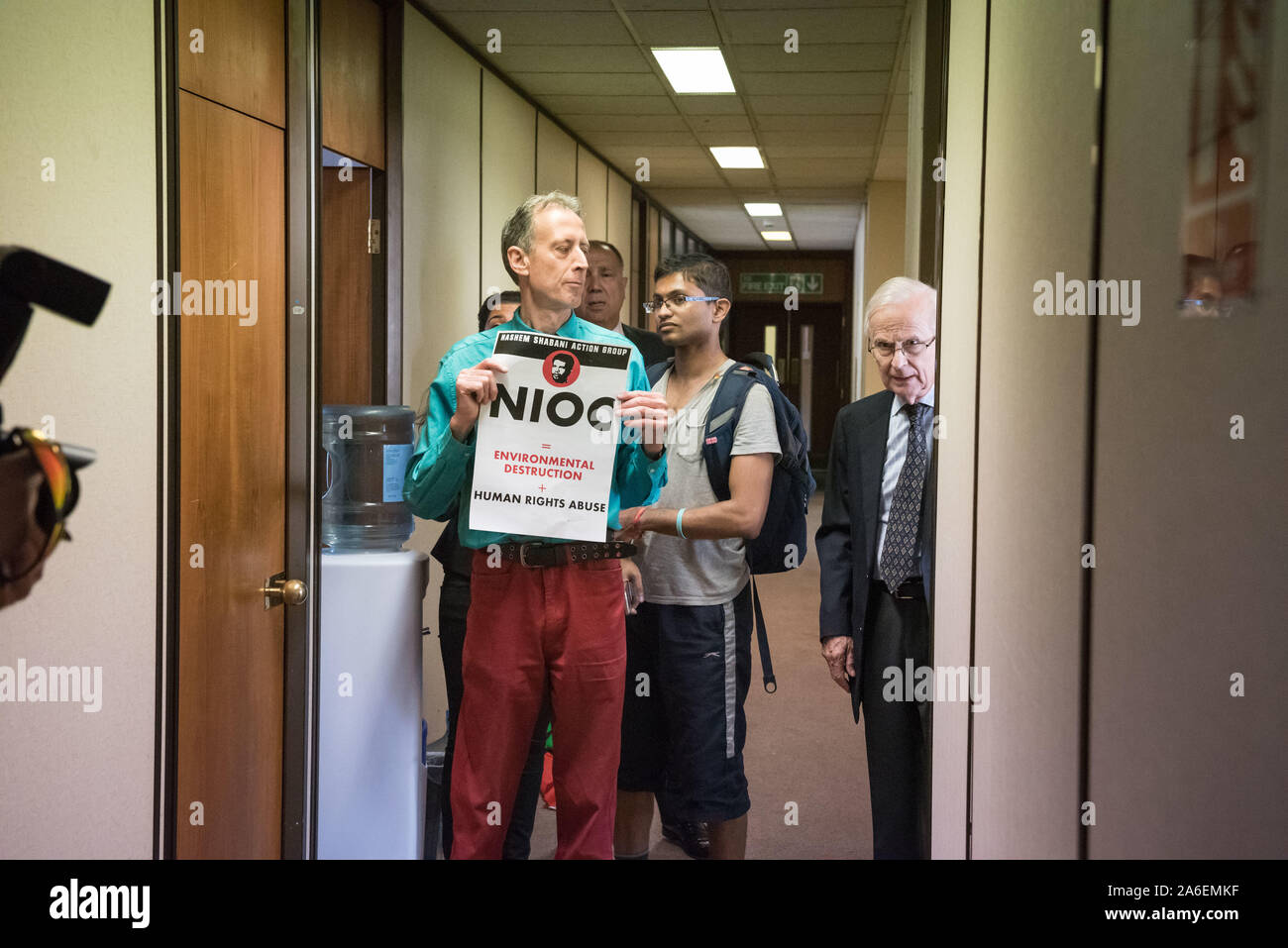 La NIOC Affari Internazionali, 4 Victoria Street, Londra, Regno Unito. 3 Luglio, 2015. Gli arabi storm Norman Lamont riunione a Londra. Gli Arabi Ahwazi dall'Iran tentativo Foto Stock