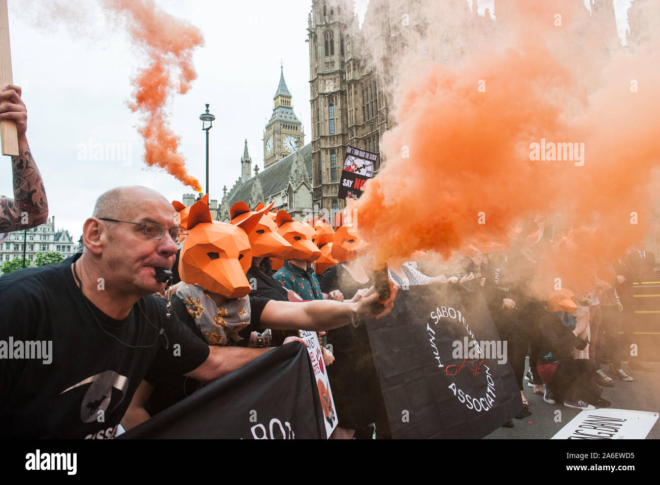 Palazzo Vecchio Cantiere, Whitehall, Londra, Regno Unito. 14 Luglio, 2015. Regina chitarrista e la leggenda del rock Brian May conduce un rally attraverso Westminster contro David Ca Foto Stock