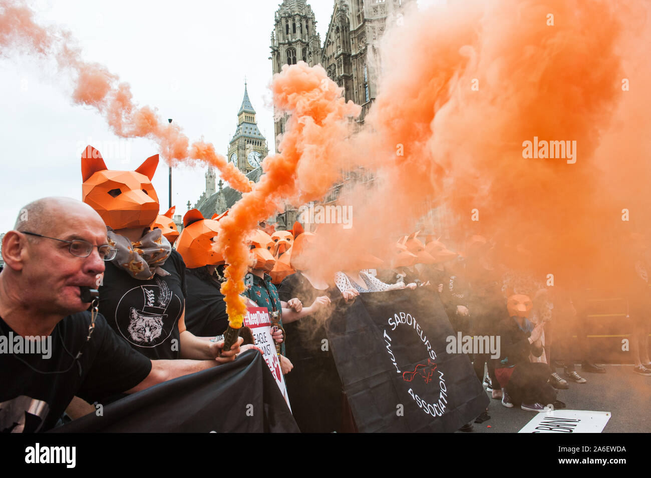 Palazzo Vecchio Cantiere, Whitehall, Londra, Regno Unito. 14 Luglio, 2015. Regina chitarrista e la leggenda del rock Brian May conduce un rally attraverso Westminster contro David Ca Foto Stock