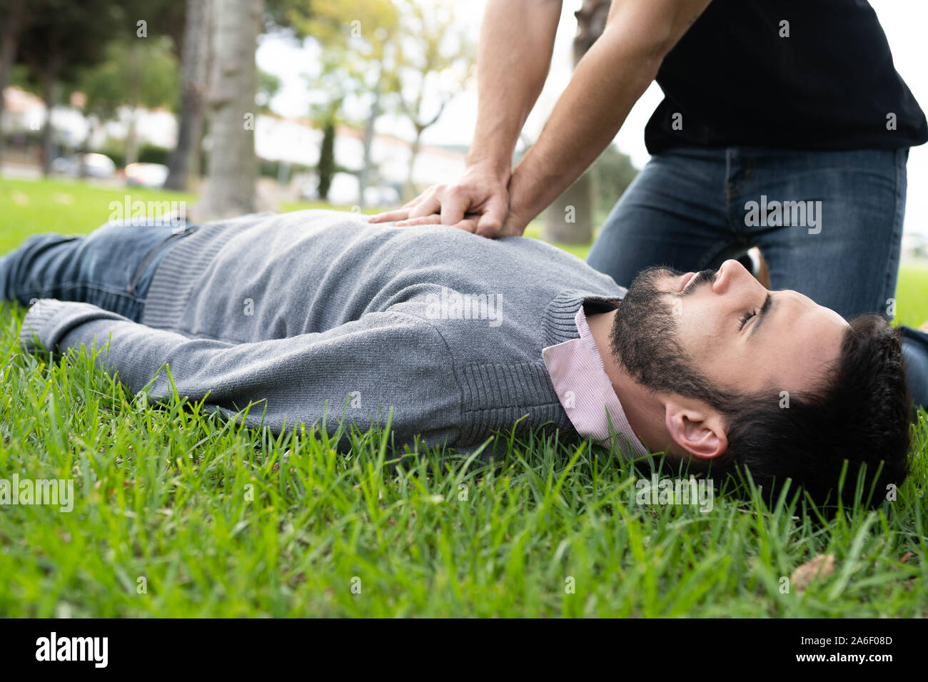 Primo soccorso RCP di emergenza rcp su attacco di cuore l' uomo , la rianimazione cardiopolmonare. Foto Stock