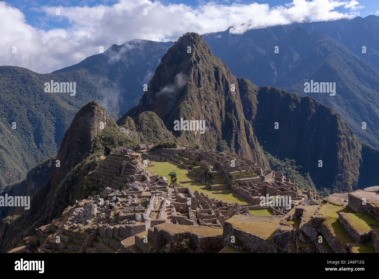 Una vista panoramica delle rovine Inca di Machu Picchu in Perù. Foto Stock