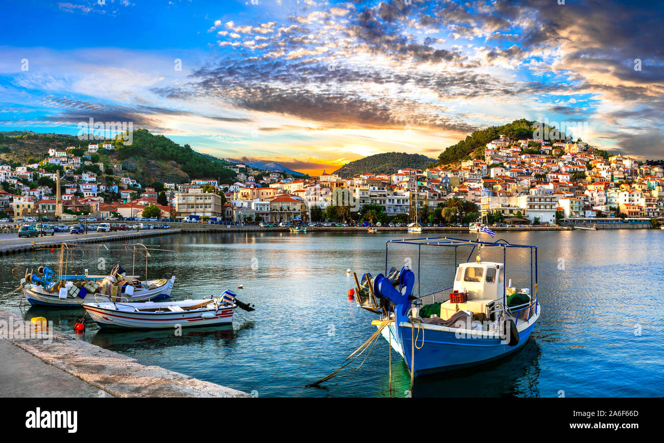 Incredibile Grecia - bella cittadina autentica Plomari (Plomarion) in Lesvos island Foto Stock