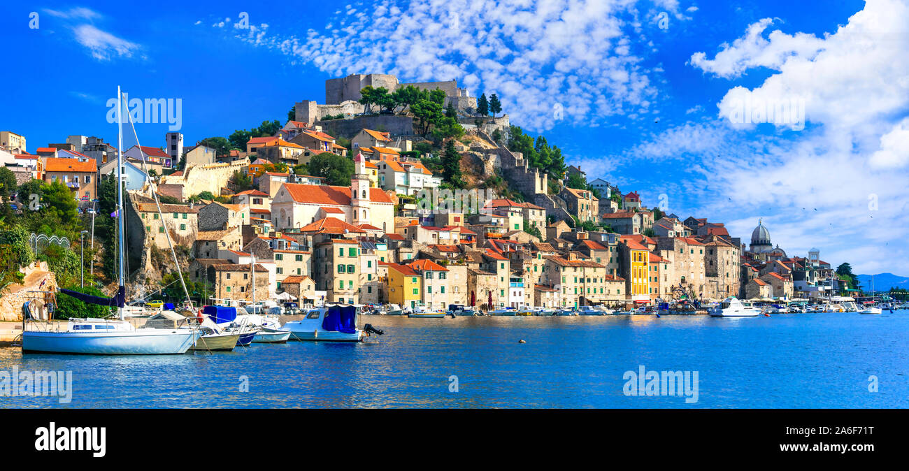 Viaggi e i punti di riferimento della Croazia - bella storica cittadina costiera di Sibenik Foto Stock