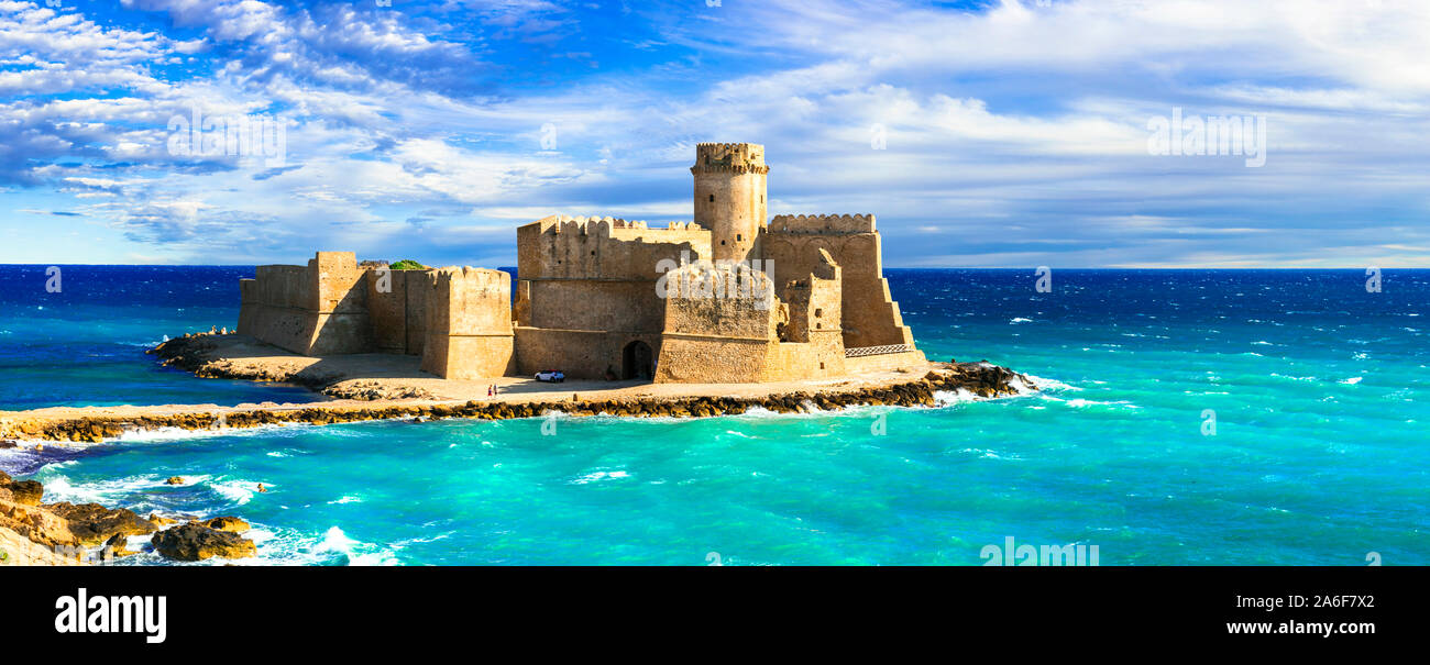 Suggestivo vecchio fortreess oltre mare,Le Castella Isola Capo Rizzuto,vicino a Crotone,Calabria,l'Italia. Foto Stock