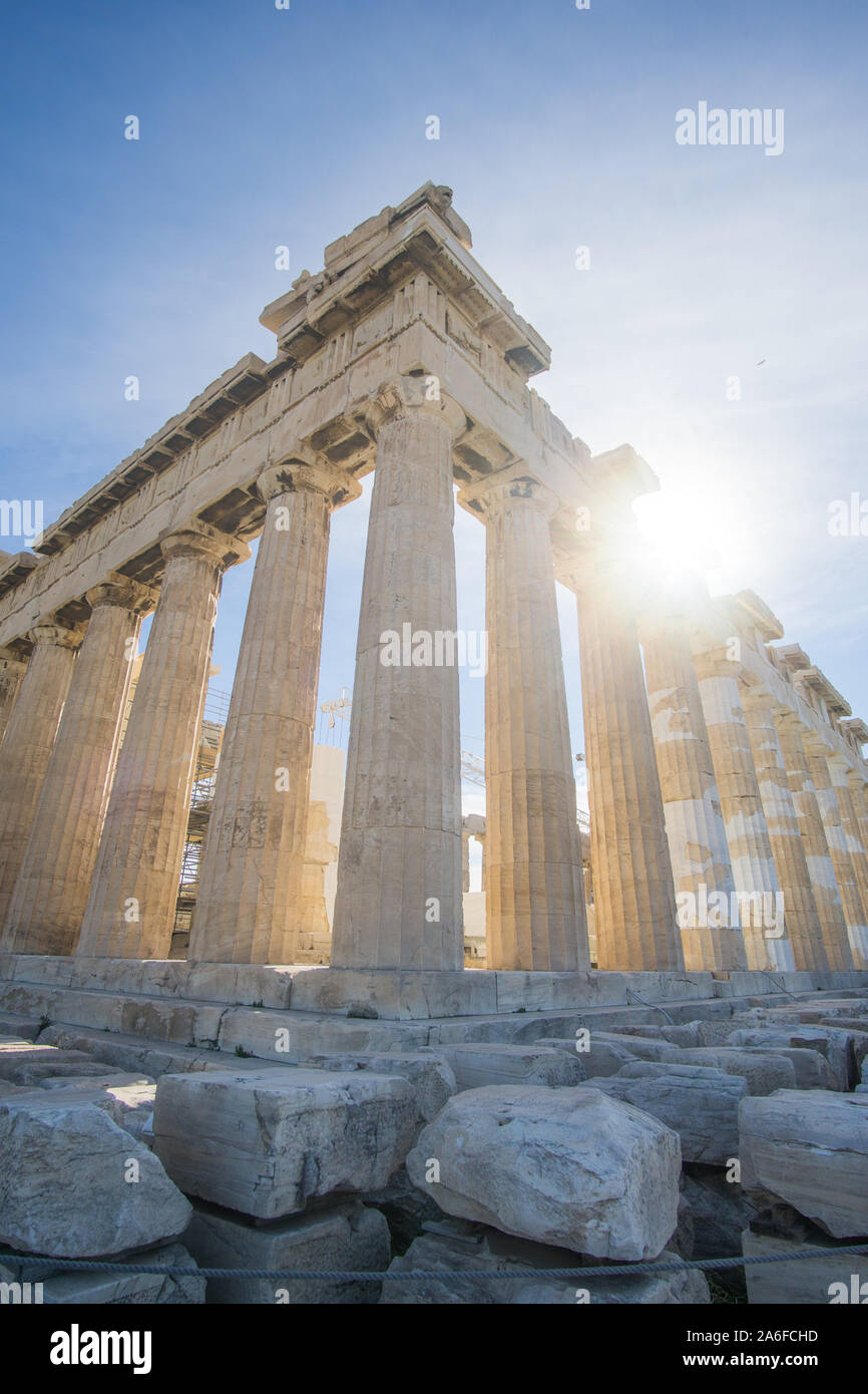 Una bella giornata di sole presso la collina dell'acropoli di Atene Grecia , questo iconico Parthenon è semplicemente incredibile , la sua incredibile per vedere quali un iconico punto di riferimento Foto Stock