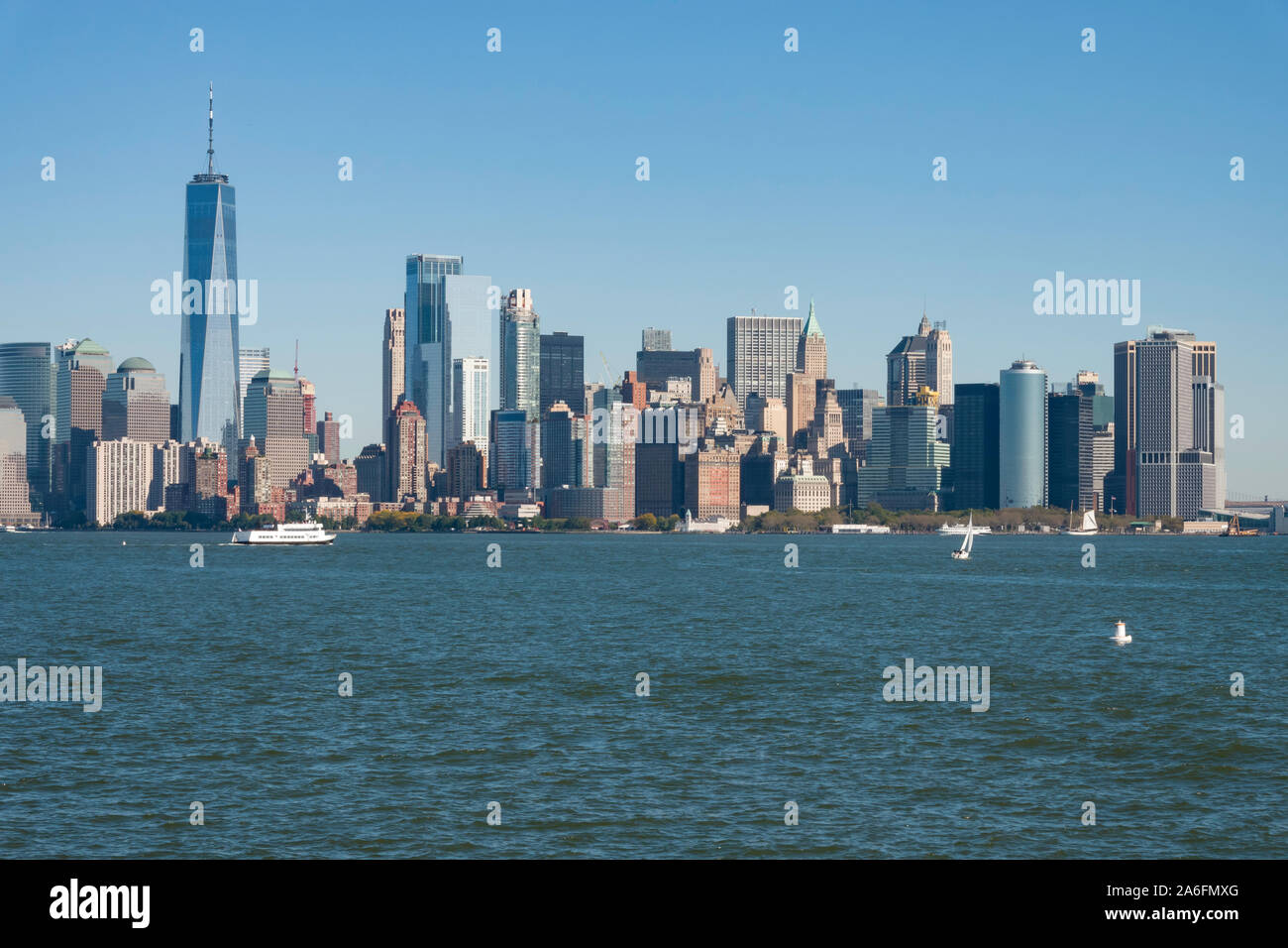 Il Porto di New York con la Skyline di Manhattan, New York, Stati Uniti d'America Foto Stock