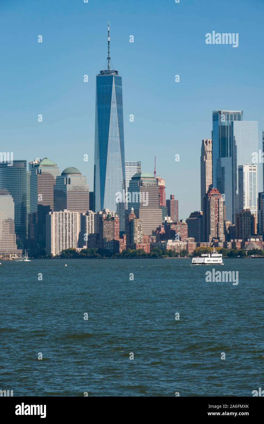 Il Porto di New York con la Skyline di Manhattan, New York, Stati Uniti d'America Foto Stock