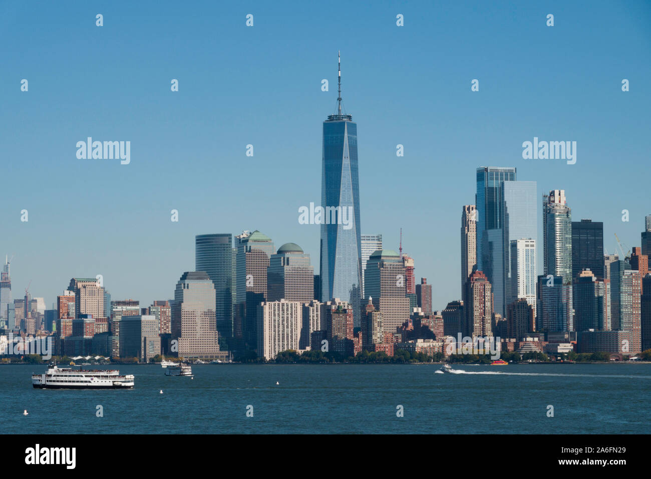 Il Porto di New York con la Skyline di Manhattan, New York, Stati Uniti d'America Foto Stock