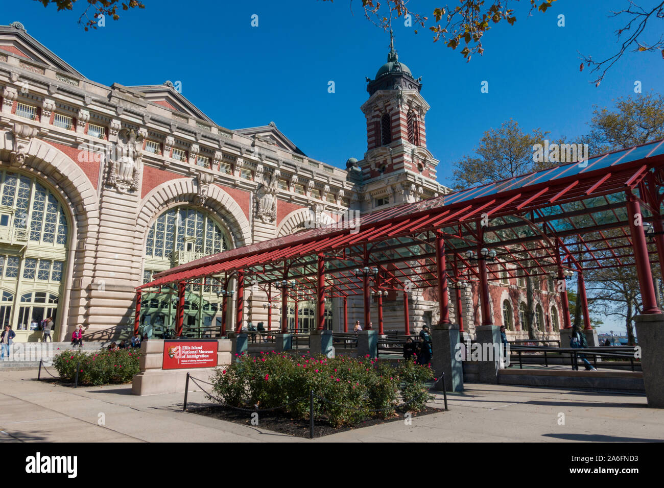 Ellis Island Museo Nazionale di immigrazione è un punto di riferimento storico nel porto di New York, Stati Uniti d'America Foto Stock