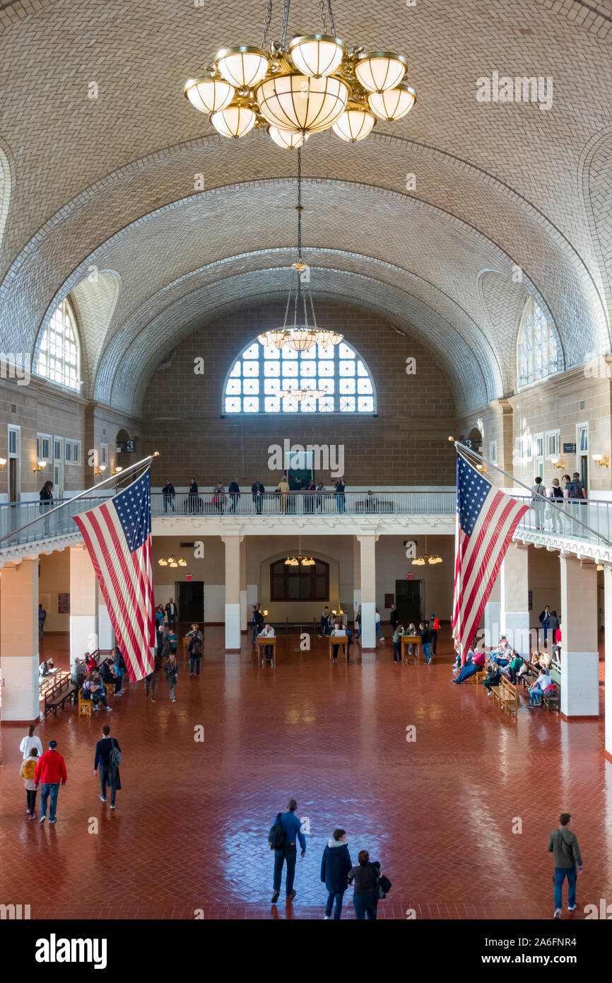 La sala del Registro di sistema a Ellis Island National Monument (U.S. Parco nazionale di servizio) dispone di Rafael Guastavino piastrelle, New York, Stati Uniti d'America Foto Stock