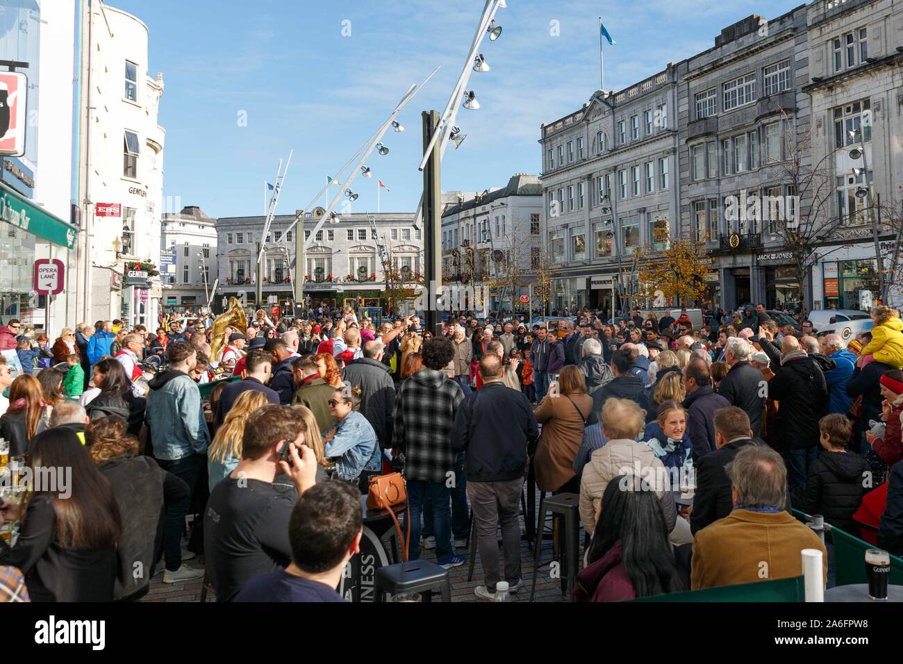 Cork, Irlanda, 26 ottobre 2019. Xlii Guinness Cork Jazz Festival, la città di Cork. Oggi è il secondo giorno del quarantaduesimo Gunniess Cork Jazz Festival che è in esecuzione da venerdì a lunedì, Jazz Band venuti da tutto il mondo per esibirsi al festival. Credito: Damian Coleman Foto Stock