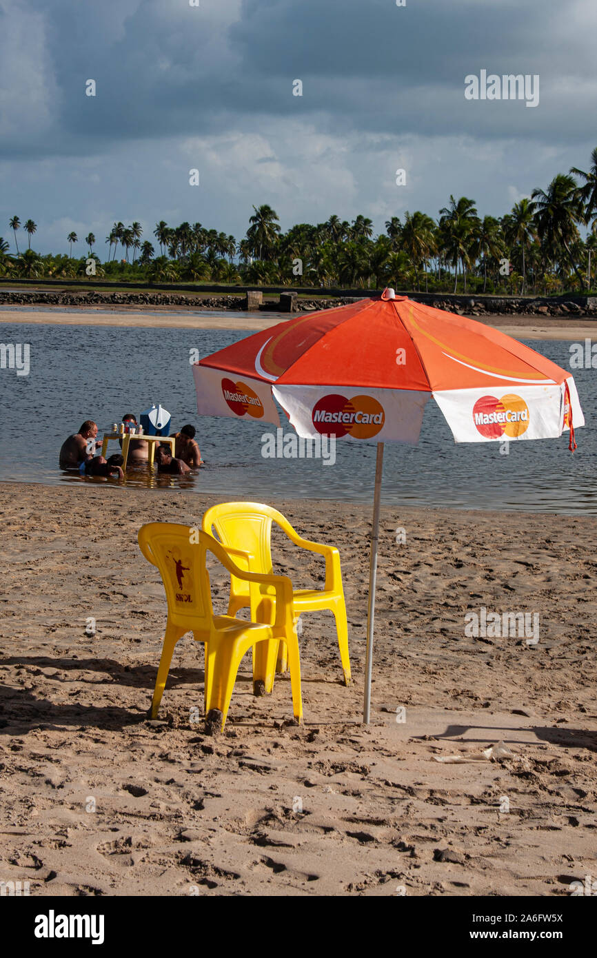 La spiaggia di Pontal de Maracaipe, un insediamento sulla spiaggia vicino alla città di Porto de Galinas, Stato di Pernambuco, Brasile. Foto Stock