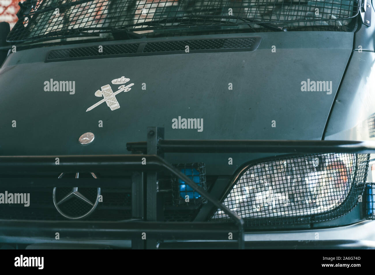 Valencia, Spagna - 5 Maggio 2019: Close-up dettaglio del logo e i contrassegni sul furgone della Guardia civile spagnola parcheggiate durante una pattuglia di routine. Securit Foto Stock