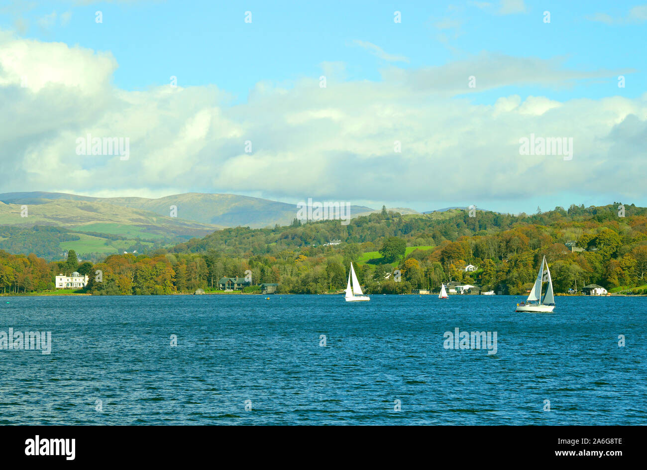 Lago di Windermere il più grande lago naturale in Inghilterra il lato ovest del lago in Cumbria Foto Stock