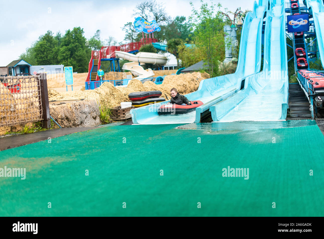 Una giornata fuori a Thorpe Park, giostre e montagne russe e spaventose giostre a uno dei UKs famosi parchi a tema Foto Stock