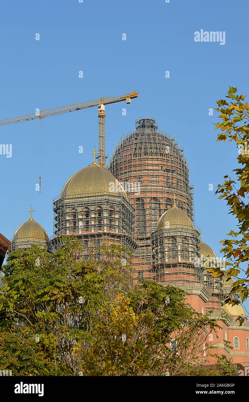 Bucarest, Romania - 25 ottobre 2019: al popolo la salvezza Cattedrale del calcolo dei costi secondo Le Figaro, quanto di € 1 miliardi, gran parte del denaro dei contribuenti Foto Stock