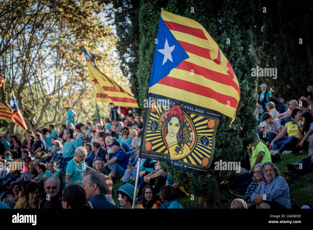 Barcellona Cataluña el dia 26 de Octubre 2019 la asociaciones separatista se manifiesta en Barcelona con el lema libertad políticos presos BCN 2019 Foto Stock