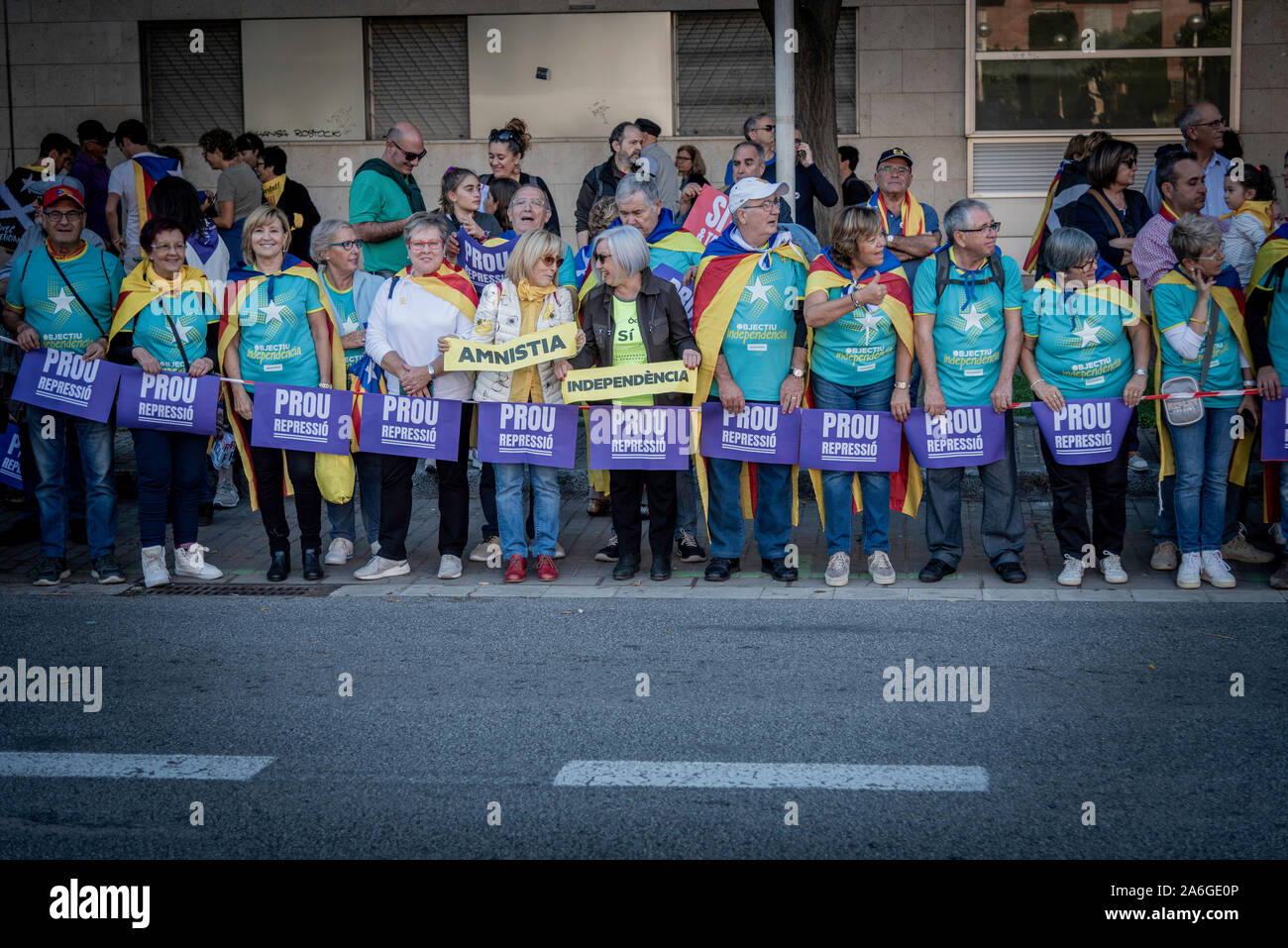 Barcellona Cataluña el dia 26 de Octubre 2019 la asociaciones separatista se manifiesta en Barcelona con el lema libertad políticos presos BCN 2019 Foto Stock