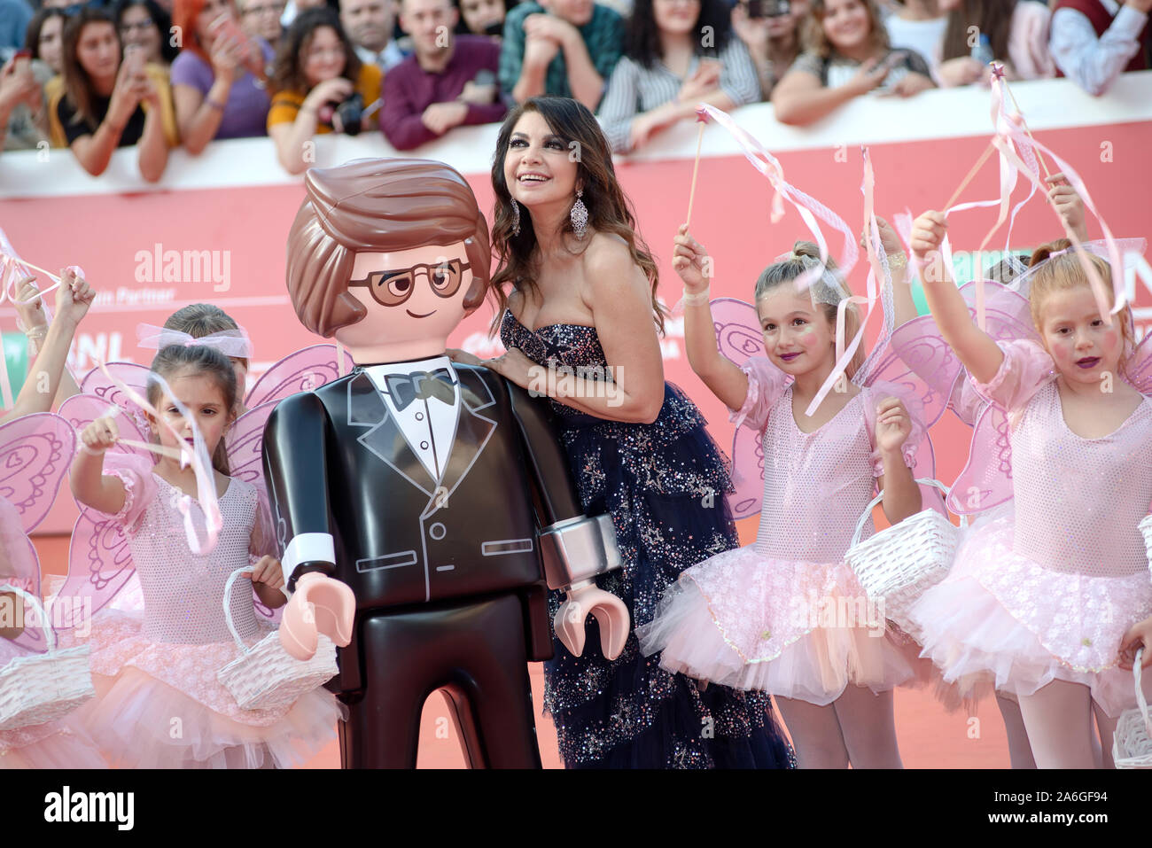 Cristina D'Avena e J-Ax frequentando il tappeto rosso di Playmobil il filmato a Roma Film Fest 2019 Foto Stock