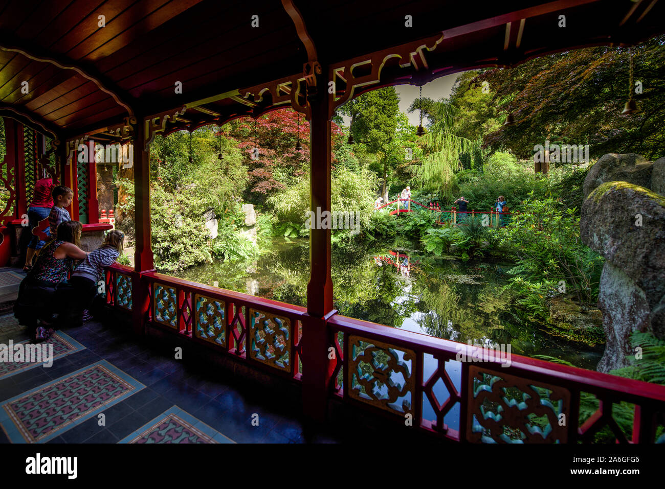 La Cina gardens, a pagoda, Biddulph Grange National Trust giardini paesaggistici, vicino a Stoke-on-Trent, Staffordshire, sviluppato da James Bateman Foto Stock