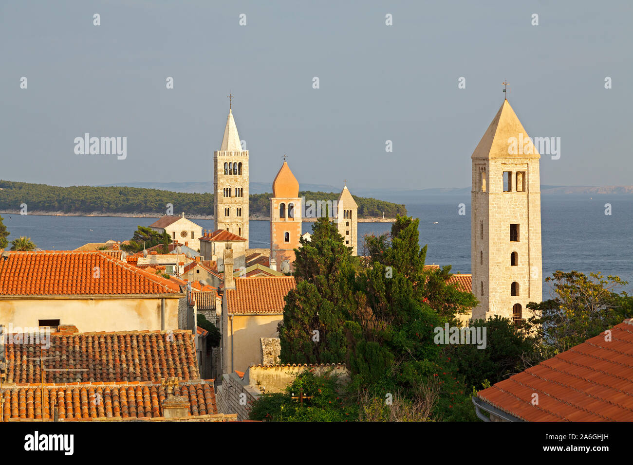 Le quattro torri della Città di Rab sull isola di Rab, Quarnaro, Croazia. Foto Stock