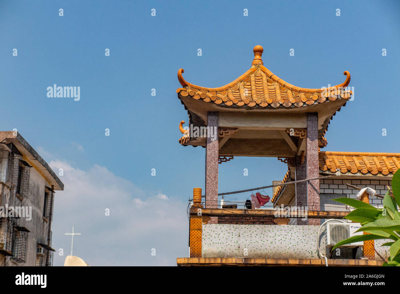 Una pagoda tempio all'interno delle antiche mura della città di Zhaoqing in Cina Foto Stock