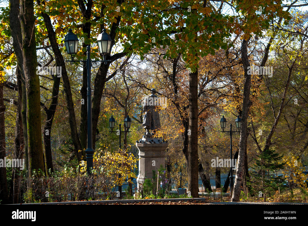 Visualizzazione di foto di noi square in autunno con foglie cadute, Foto Stock