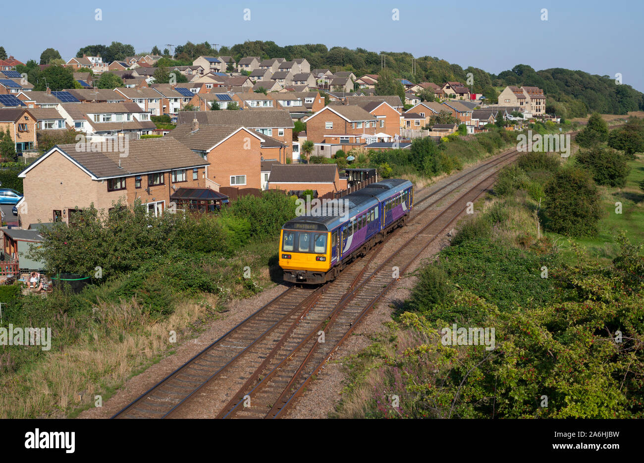 Arriva Nord classe rampa 142 pacer 142041 treno Passante Kiveton Park Nottinghamshire. Foto Stock