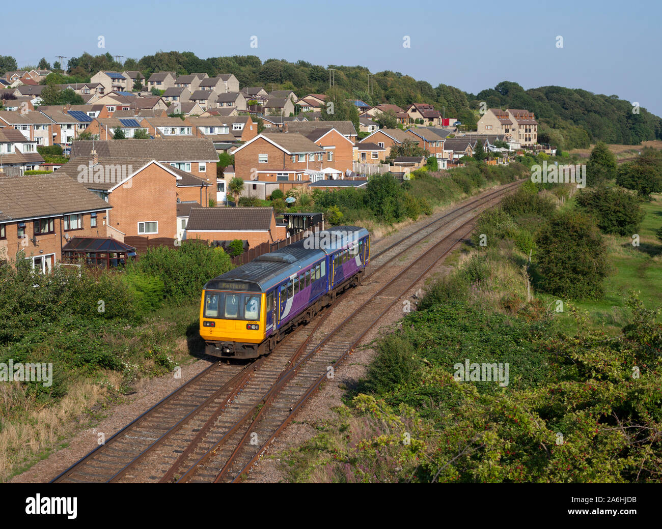 Arriva Nord classe rampa 142 pacer 142041 treno Passante Kiveton Park Nottinghamshire. Foto Stock