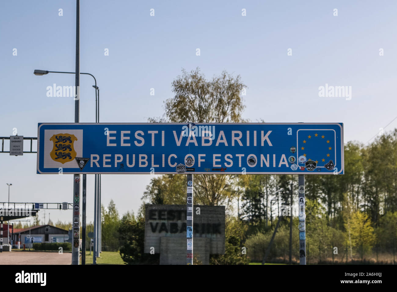 Repubblica di Estonia iscrizione su un segno con la bandiera dell'UE è visto su una Lettonia - Estonia Area Schengen border crossing Ainazi (LV) - Ikla (EST) il 29 aprile 2019 © Michal Fludra / Alamy Live News Foto Stock