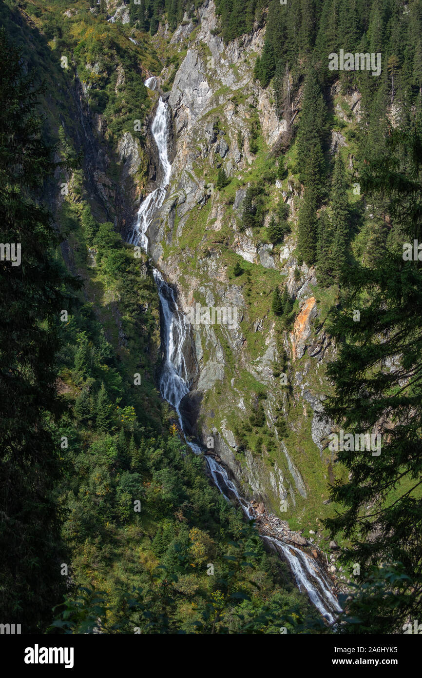 Seebachfall cascata. Obersulzbachtal. Gruppo Venediger. Parco Nazionale degli Alti Tauri. Sulzau. Alpi austriache. Foto Stock