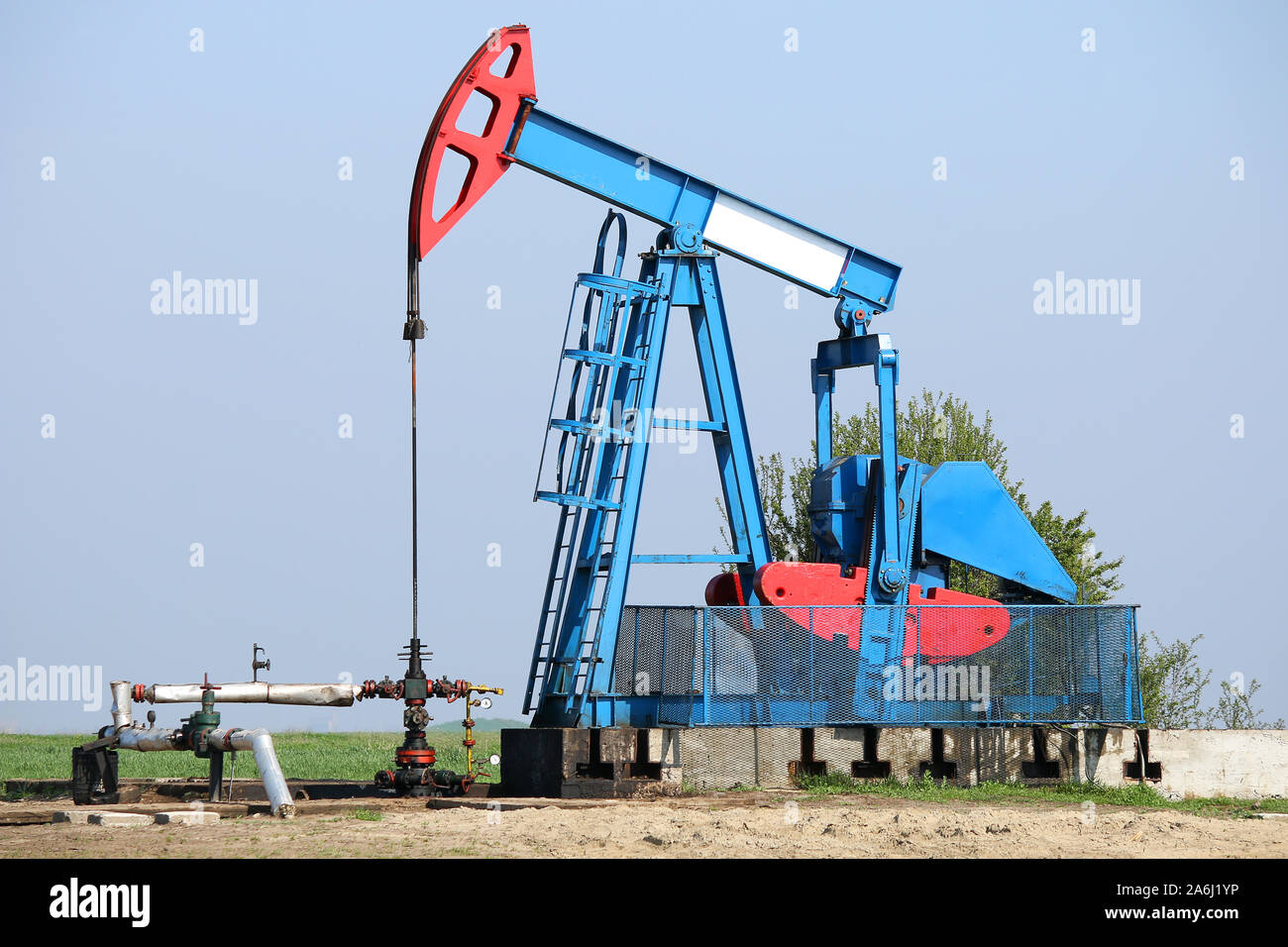 Martinetto della pompa sul campo dell'industria petrolifera e del gas Foto Stock