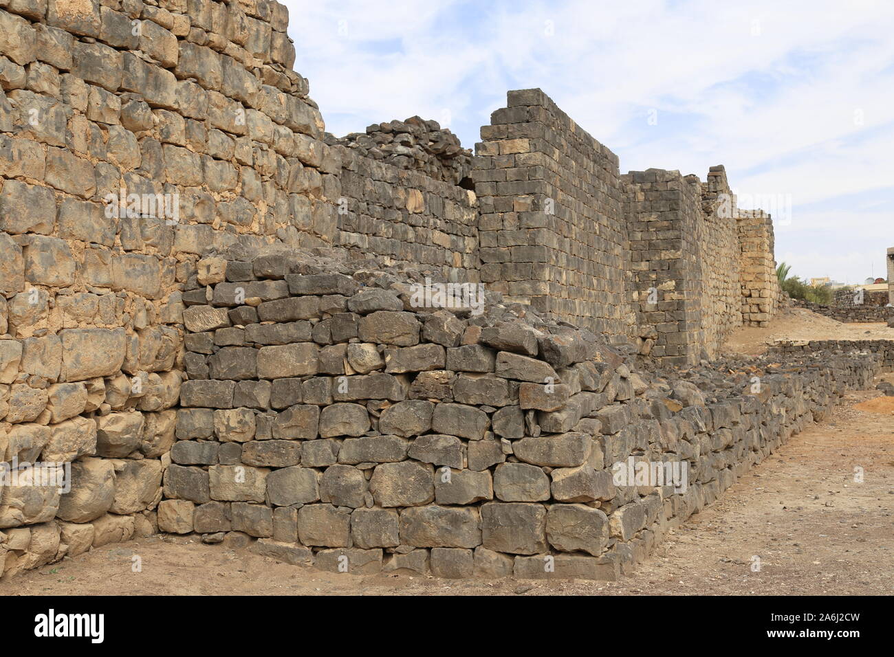 Muro esterno est, Qasr al Azraq, Castello del deserto del periodo romano, Governatorato di Zarqa, Giordania, Medio Oriente Foto Stock