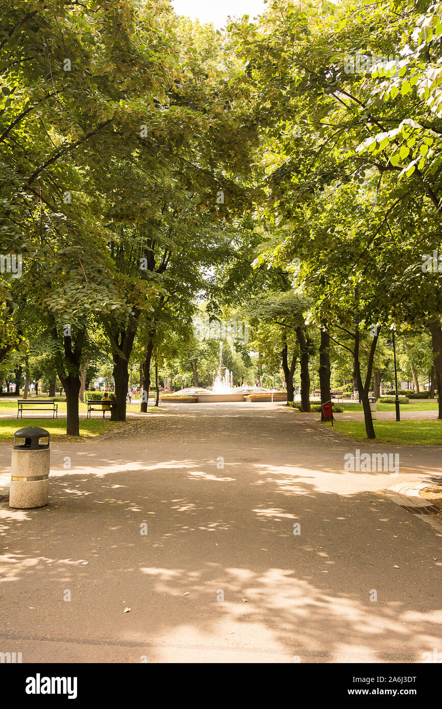 Viale del giardino a mare di Burgas con fontana Foto Stock