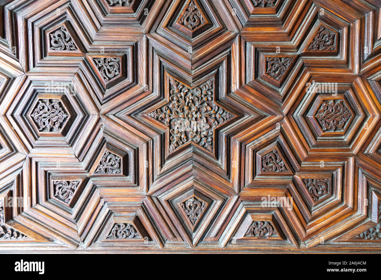 Dettaglio di legno intagliato porta di ingresso, Yeshil o Moschea Verde, Bursa, Turchia Foto Stock