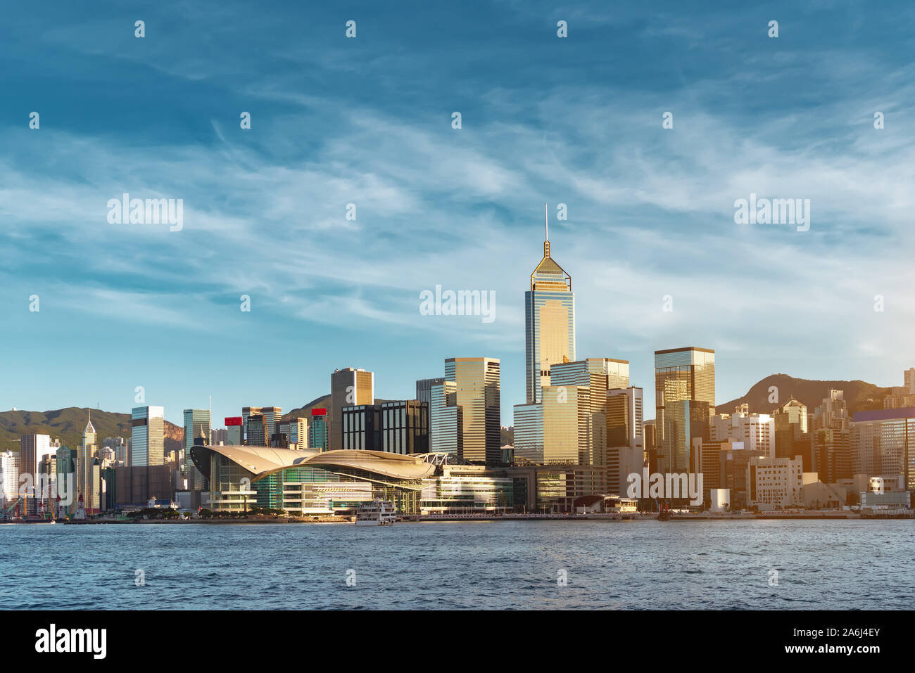 Vista panoramica della città di Hong Kong sulla baia di Victoria Foto Stock