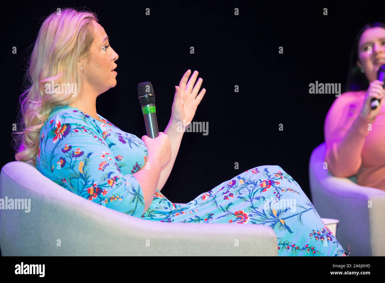 Glasgow, Regno Unito. Il 26 ottobre 2019. Nella foto: Josie Gibson che stava parlando al corpo vivo di fiducia 2019 in Glasgows Troon teatro. Credito: Colin D Fisher/CDFIMAGES.COM Foto Stock