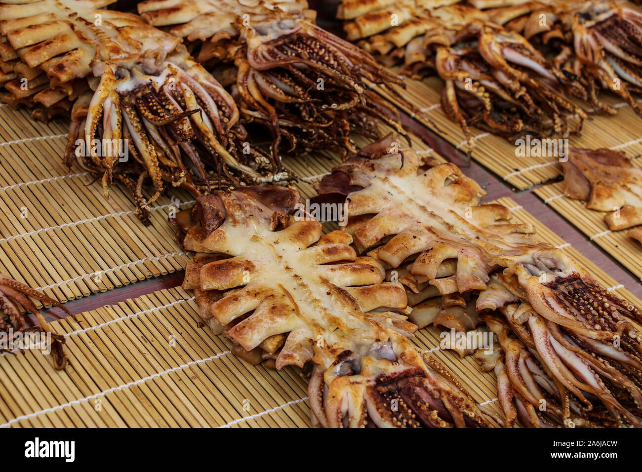 Il coreano street food chiamato calamari alla griglia, Corea del Sud Foto Stock