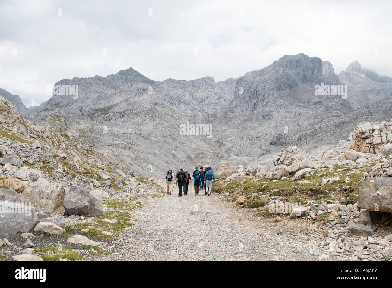 Walkers a Picos de Europa, Spagna, vicino alla parte superiore della funivia Foto Stock