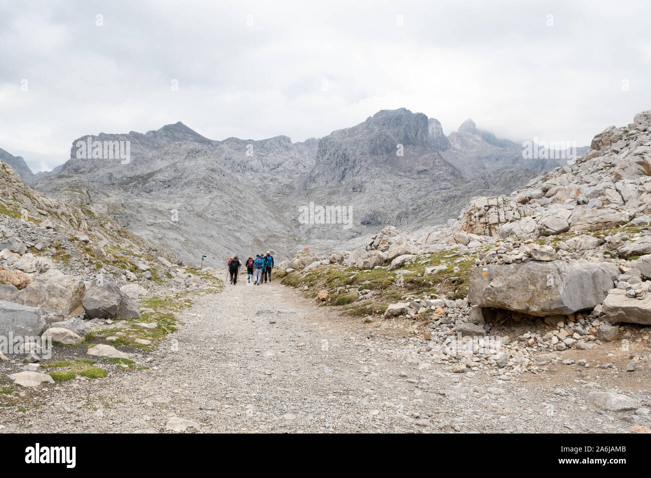 Walkers a Picos de Europa, Spagna, vicino alla parte superiore della funivia Foto Stock