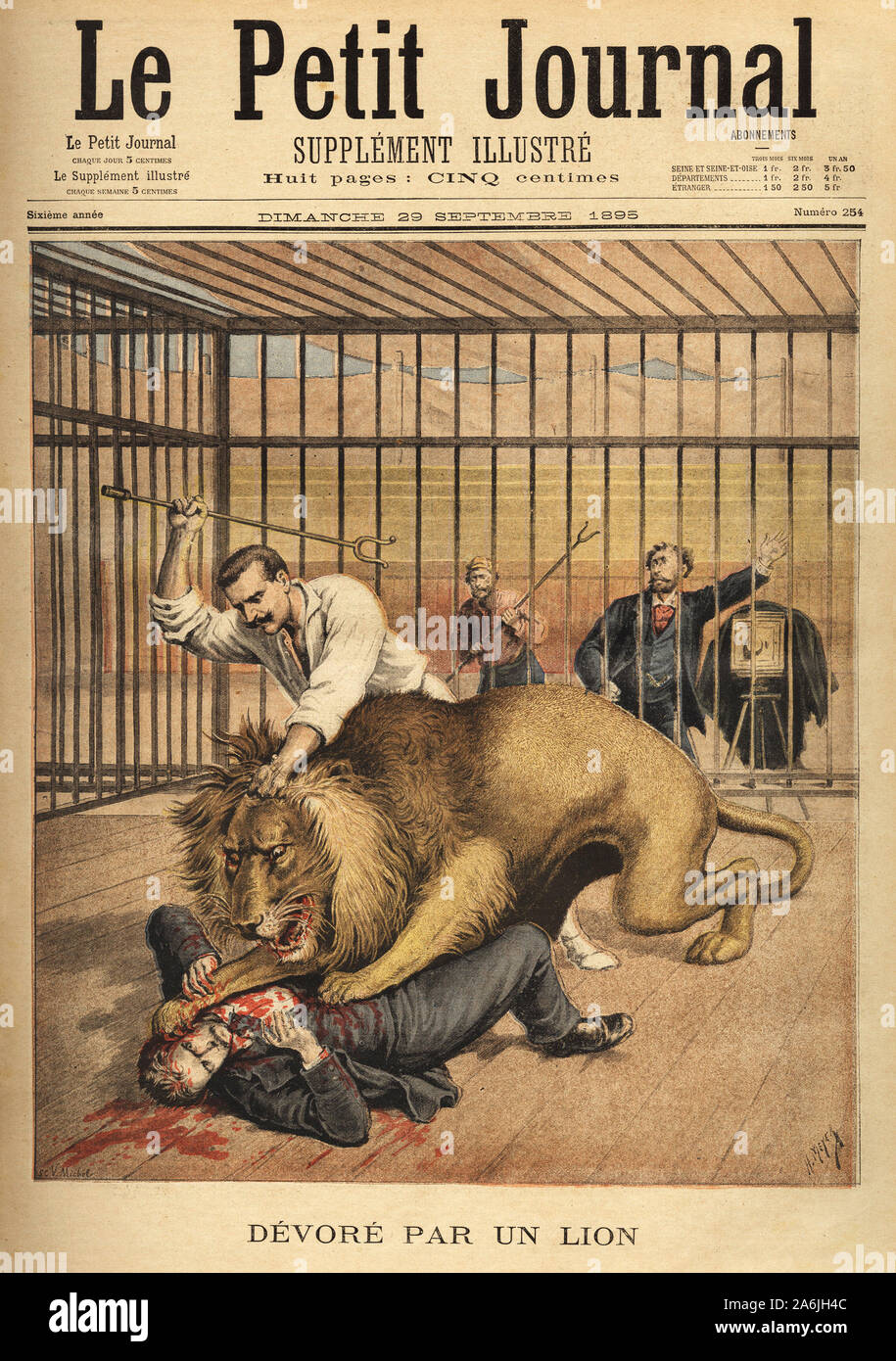 Nazioni Unite jeune homme, voulant se faire photographier dans la gabbia d'onu lion, se fait devorer, malgre les sforzi du dompteur pour retenir le lion. Il rotocalco ho Foto Stock
